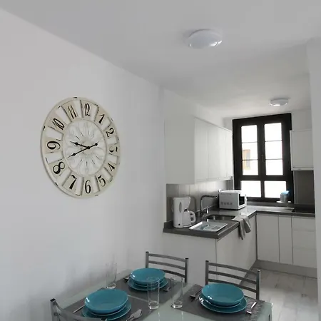 32 Avenida Rafael Puig Lluvina * Playa de las Americas (Tenerife)
